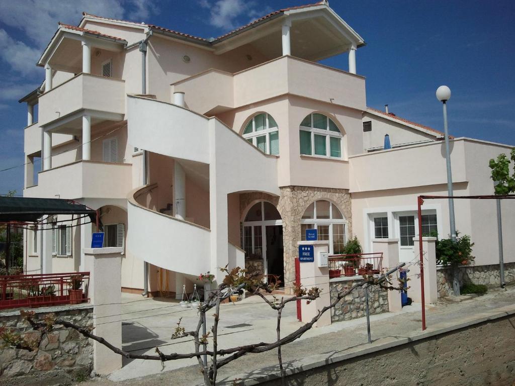 בטינה Apartments Jakovcev מראה חיצוני תמונה